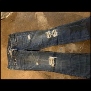 american eagle. size 4.  boyfriend distressed jeans